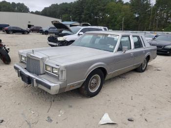  Salvage Lincoln Towncar