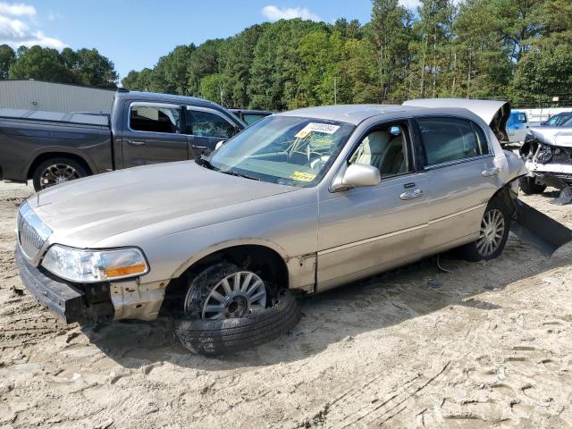  Salvage Lincoln Towncar