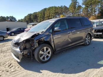  Salvage Toyota Sienna