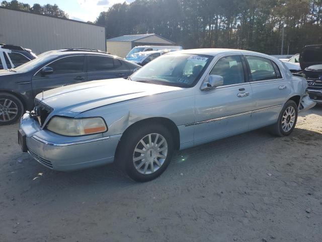  Salvage Lincoln Towncar