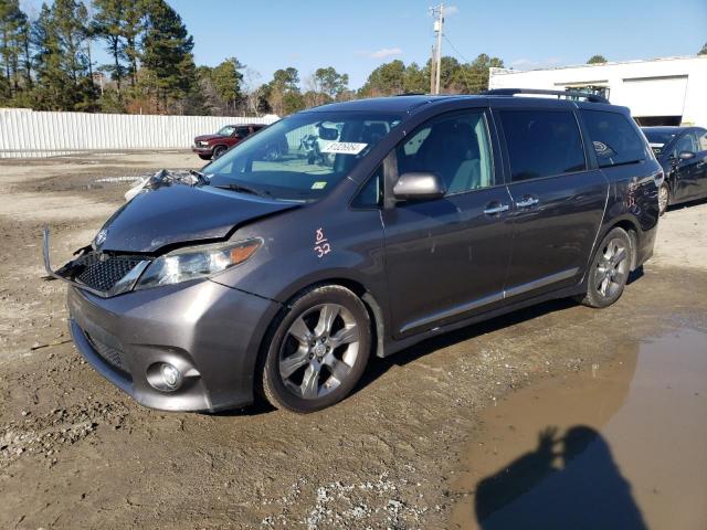  Salvage Toyota Sienna