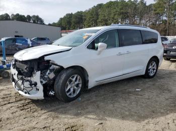  Salvage Chrysler Pacifica