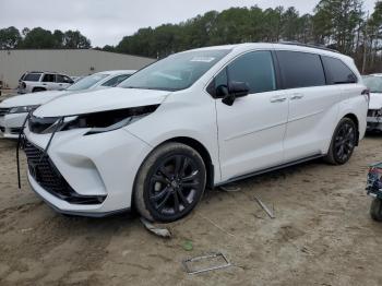  Salvage Toyota Sienna