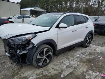  Salvage Hyundai TUCSON