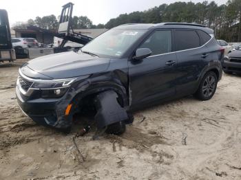  Salvage Kia Seltos