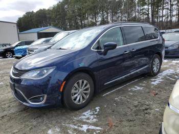  Salvage Chrysler Pacifica