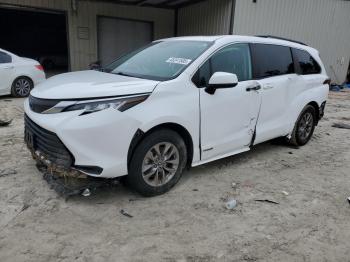  Salvage Toyota Sienna