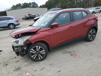  Salvage Nissan Kicks