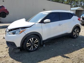  Salvage Nissan Kicks