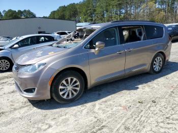  Salvage Chrysler Pacifica
