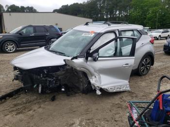  Salvage Nissan Kicks