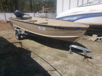  Salvage Starcraft Co Boat