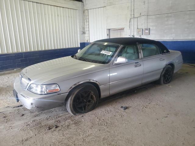  Salvage Lincoln Towncar