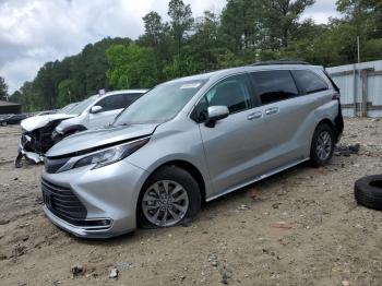  Salvage Toyota Sienna