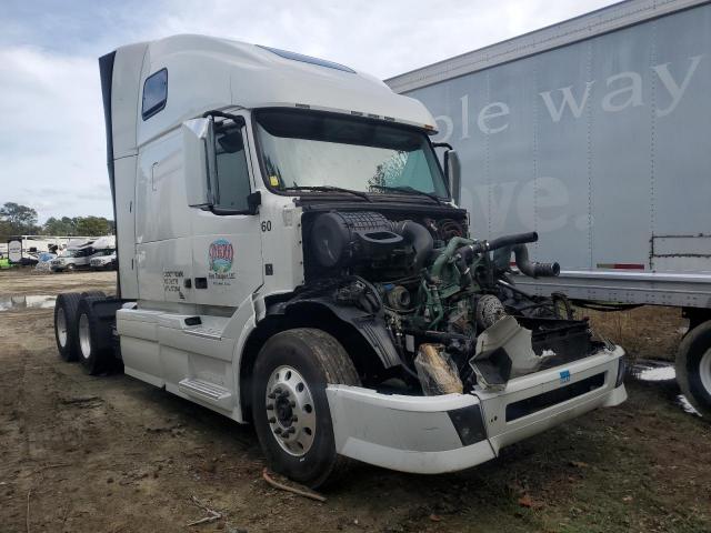  Salvage Volvo Vnl