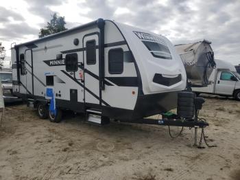  Salvage Winnebago Minnie