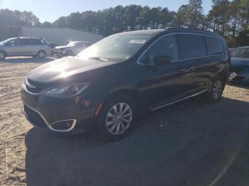  Salvage Chrysler Pacifica