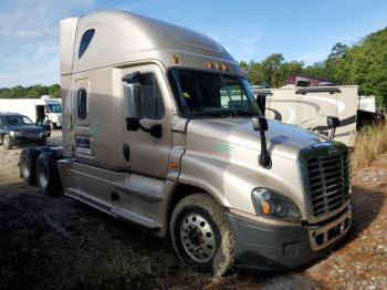  Salvage Freightliner Cascadia 1