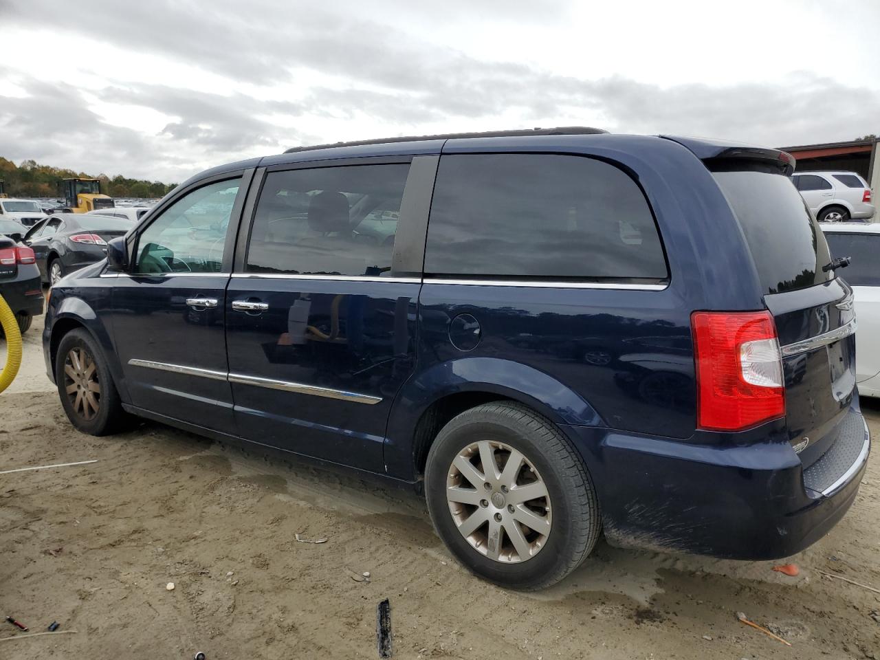 Chrysler Minivan Touring Image 12