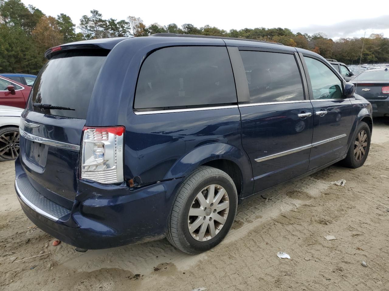 Chrysler Minivan Touring Image 2