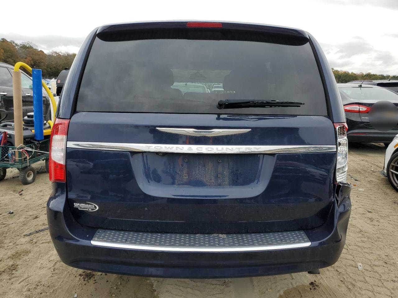 Chrysler Minivan Touring Image 11