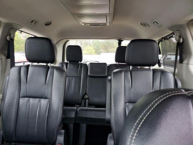 Chrysler Minivan Touring Image 9