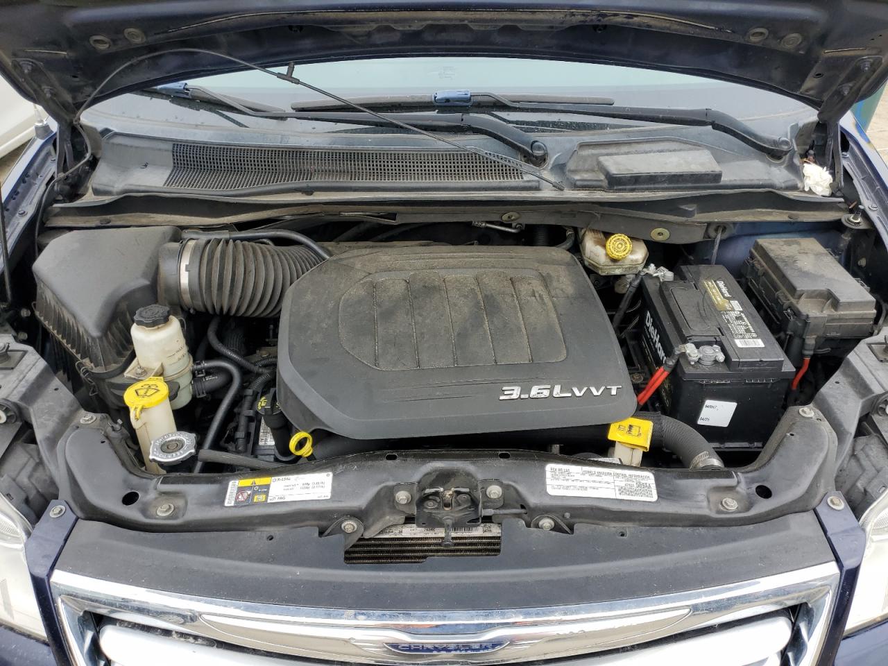 Chrysler Minivan Touring Image 8