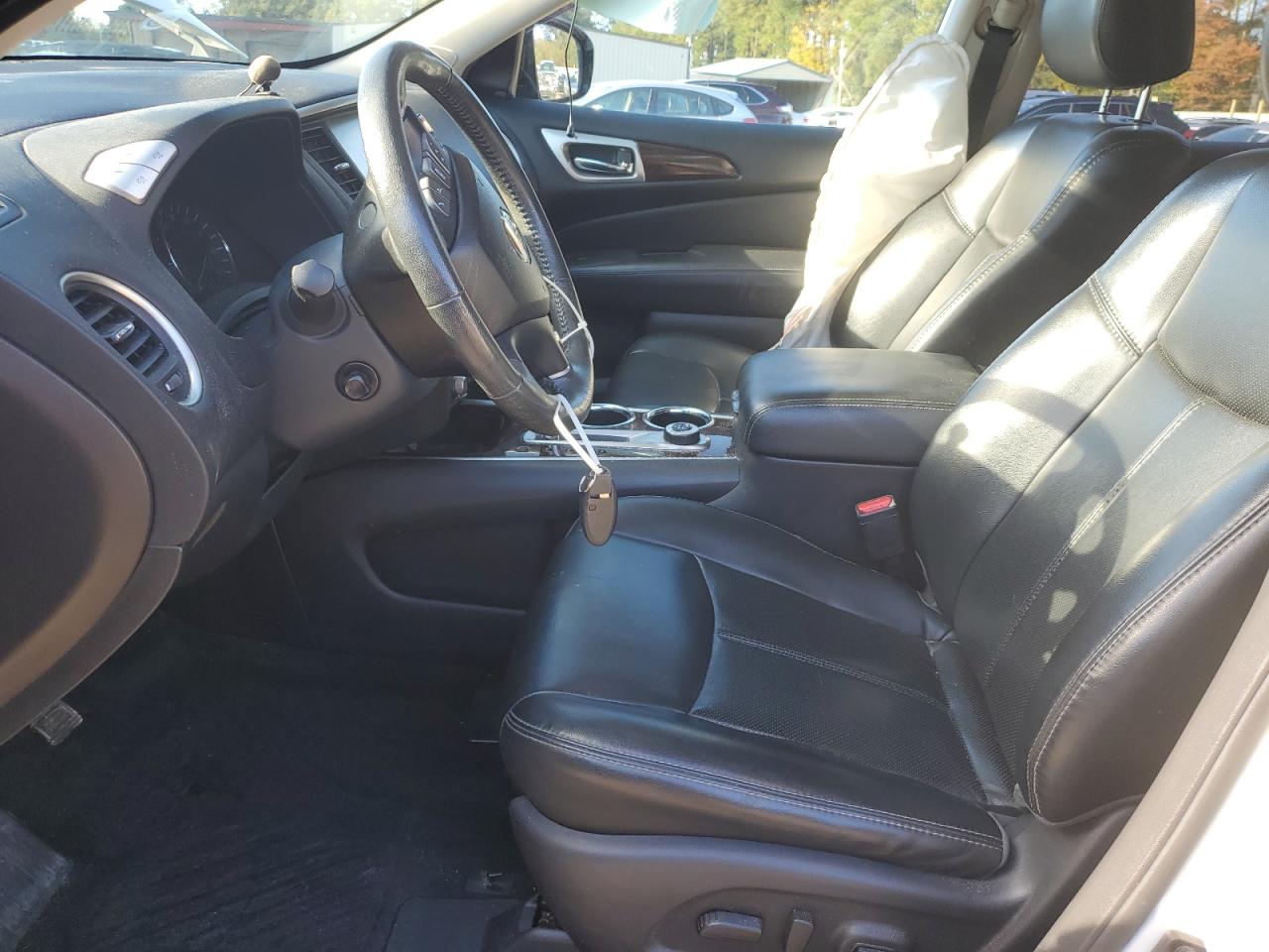 Nissan Pathfinder S Image 5