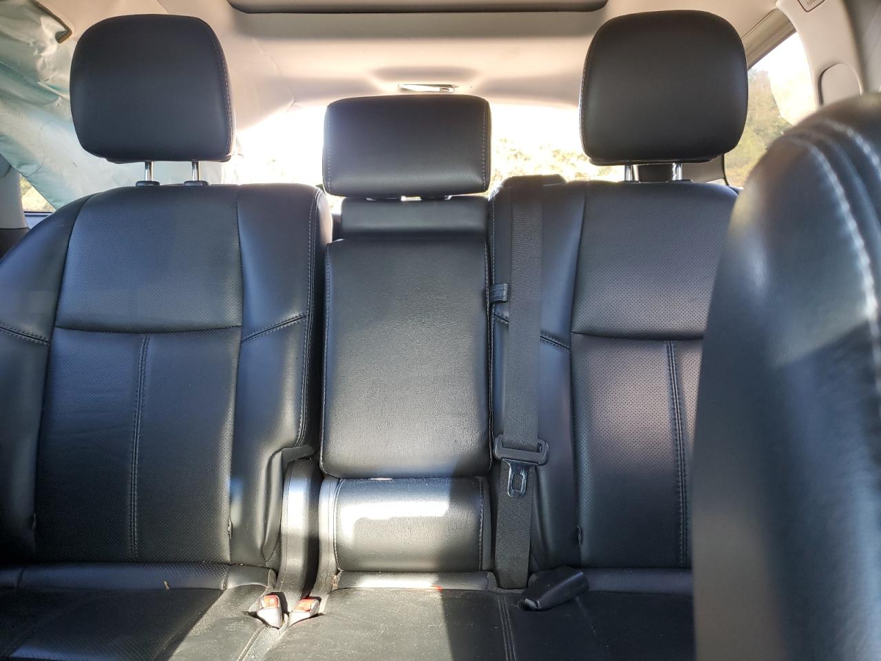 Nissan Pathfinder S Image 7