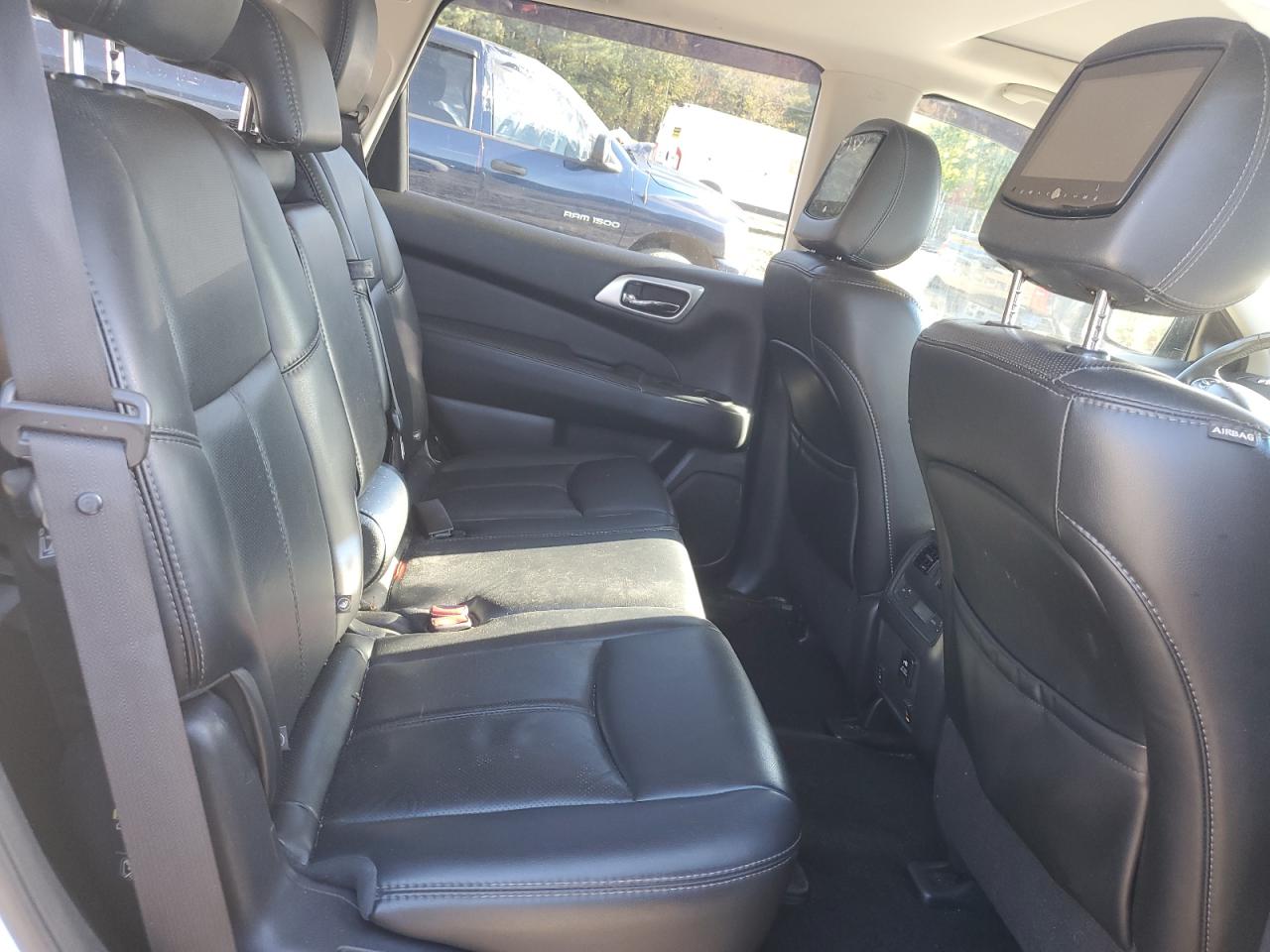 Nissan Pathfinder S Image 12