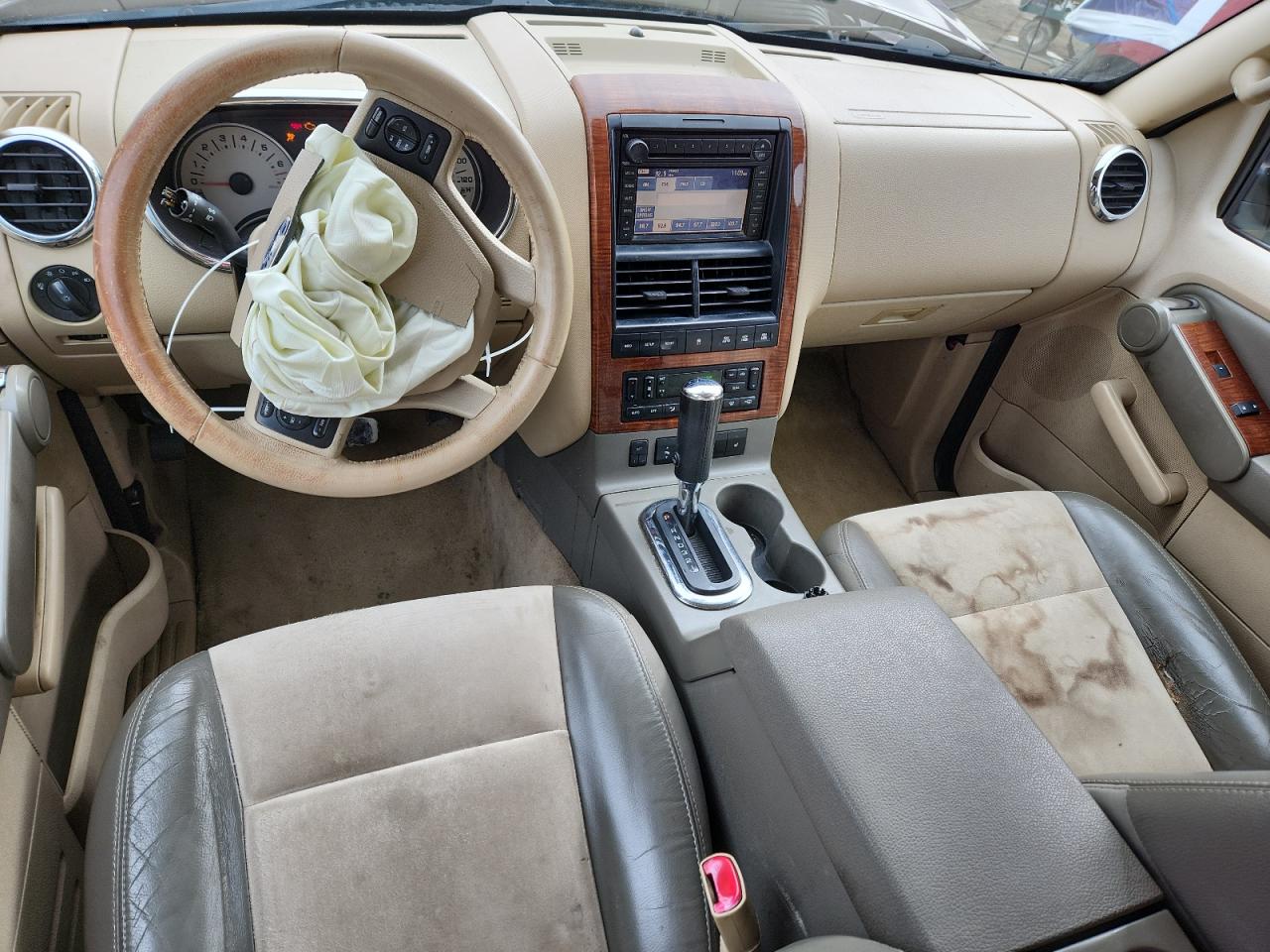 Ford Explorer Eddie Bauer Image 4