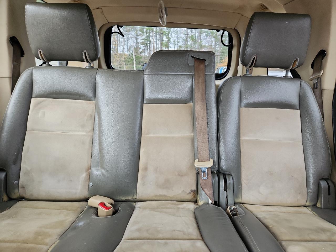 Ford Explorer Eddie Bauer Image 9