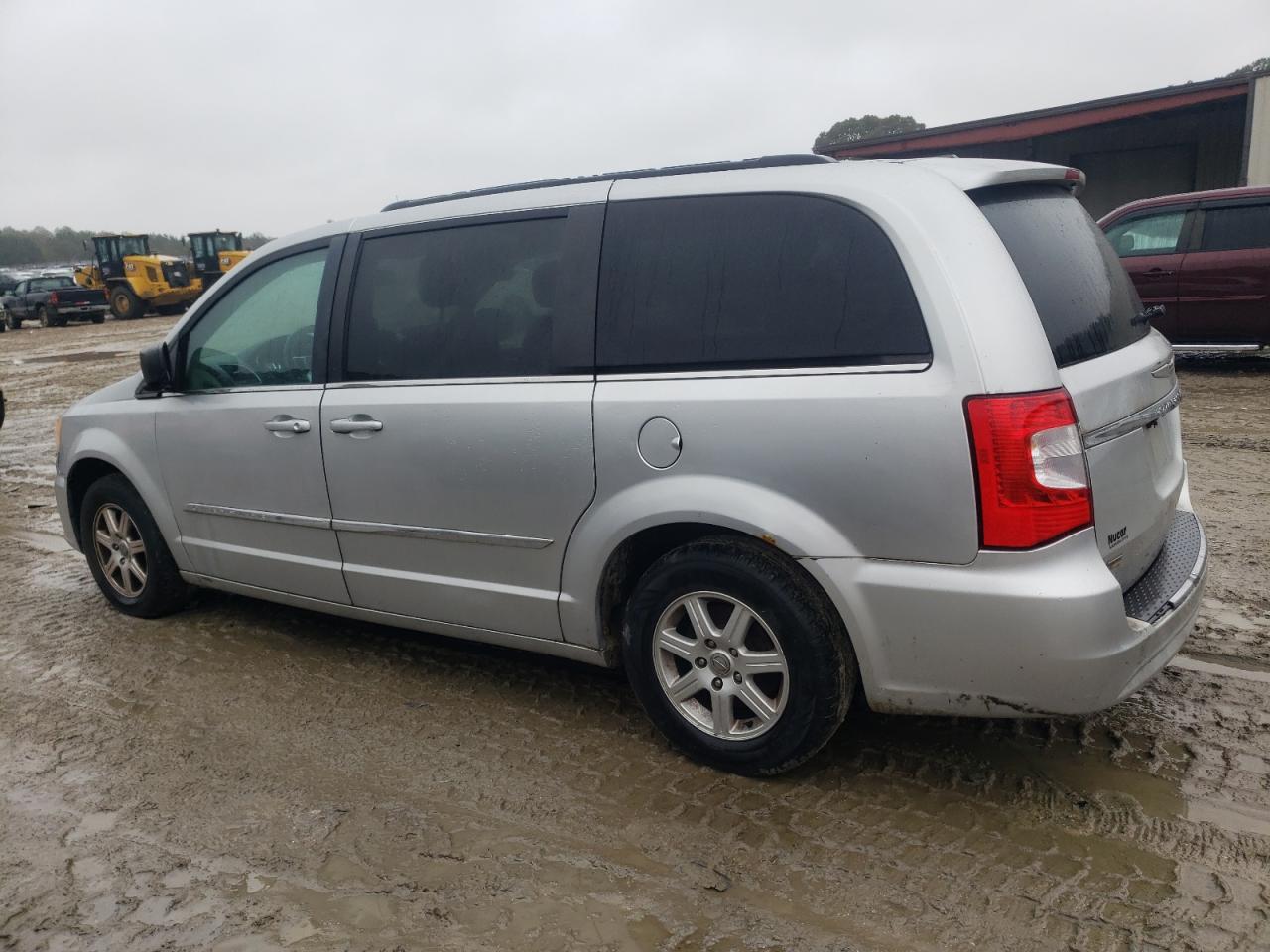 Chrysler Minivan Touring Image 6