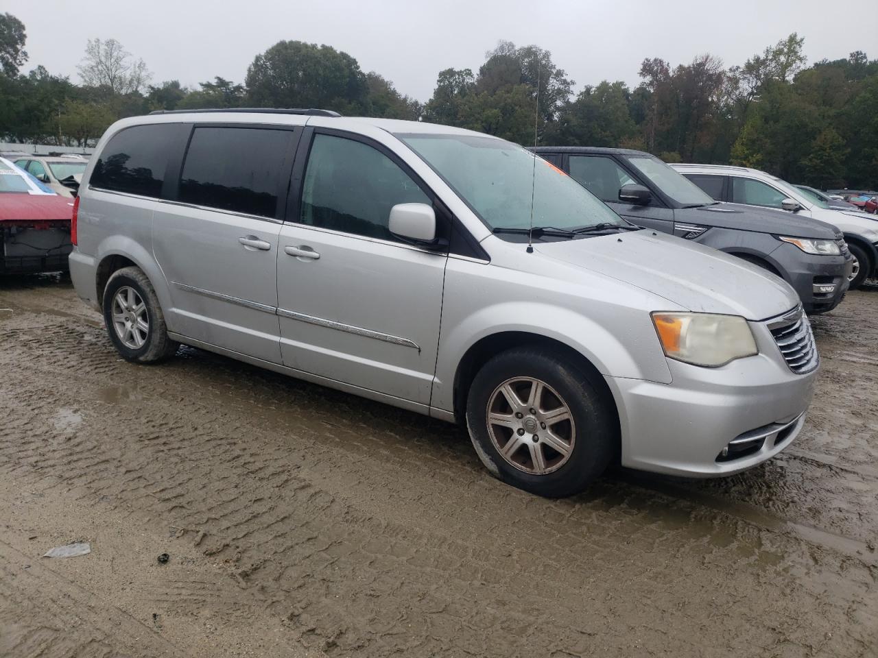 Chrysler Minivan Touring Image 11
