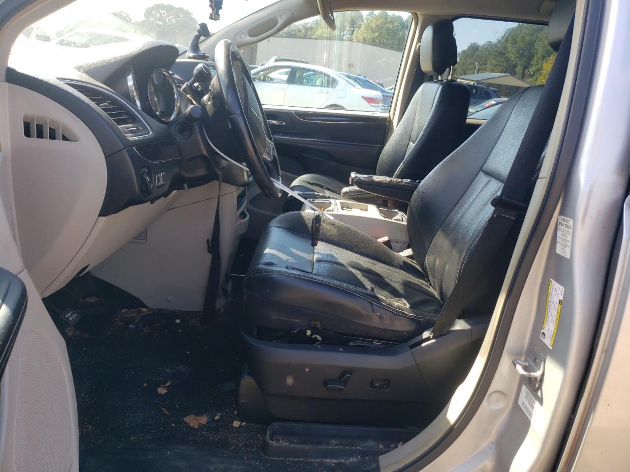 Chrysler Minivan Touring Image 13