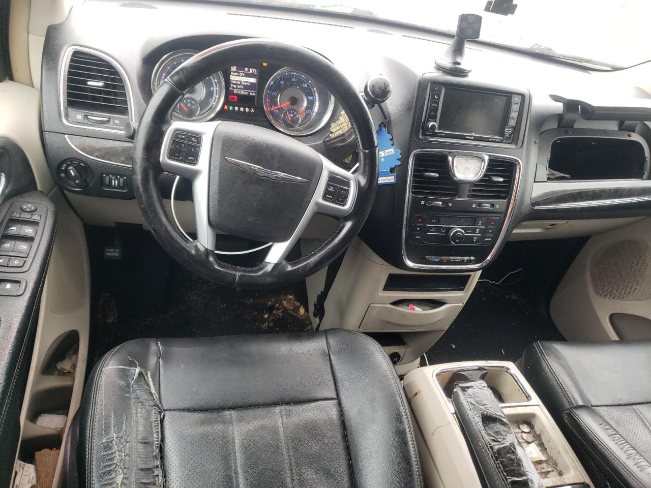 Chrysler Minivan Touring Image 9