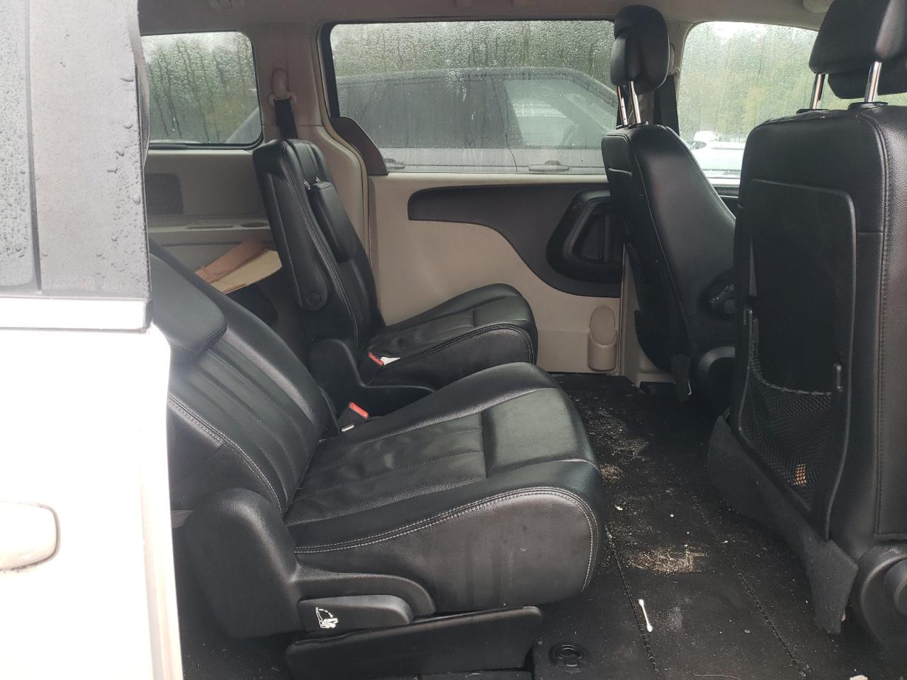 Chrysler Minivan Touring Image 12