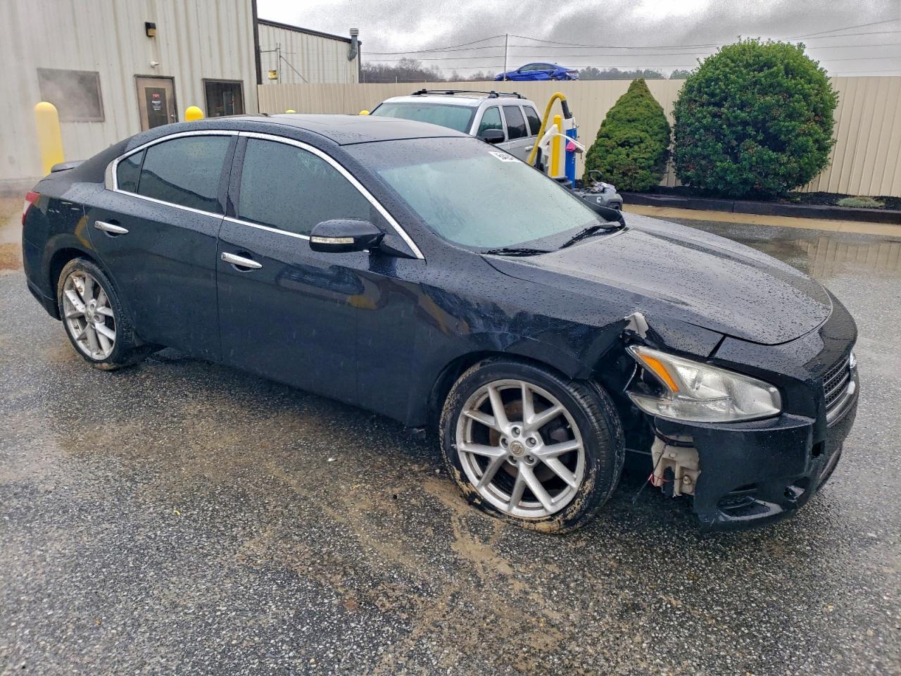 Nissan Maxima S Image 8