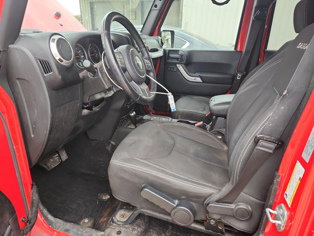 Jeep Wrangler Sahara Image 6