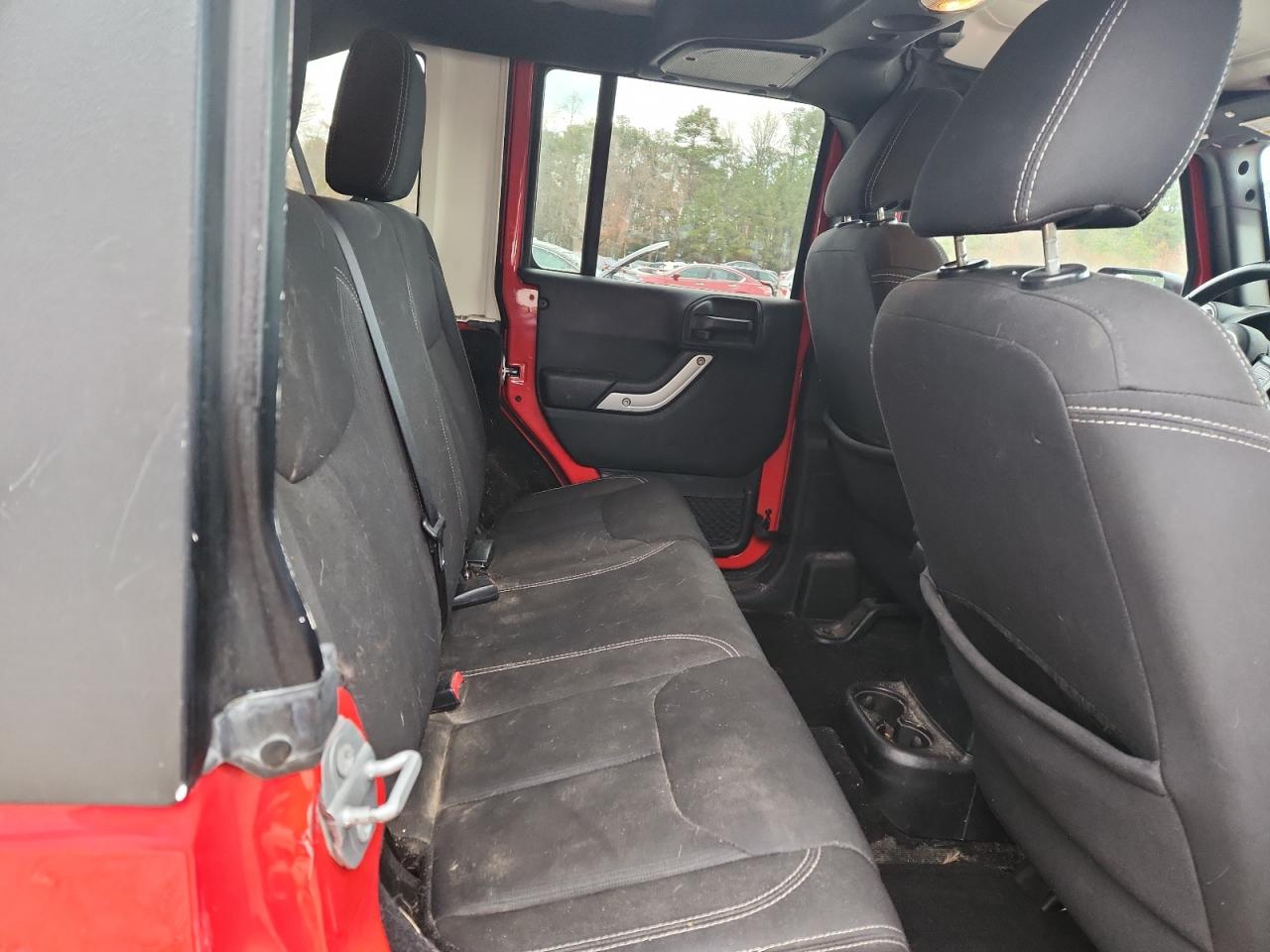 Jeep Wrangler Sahara Image 9