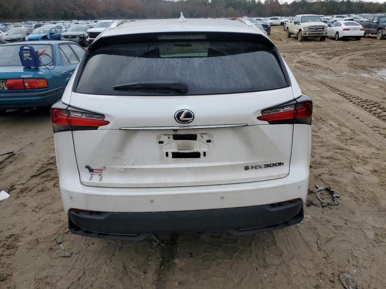 Lexus NX 300h Image 7