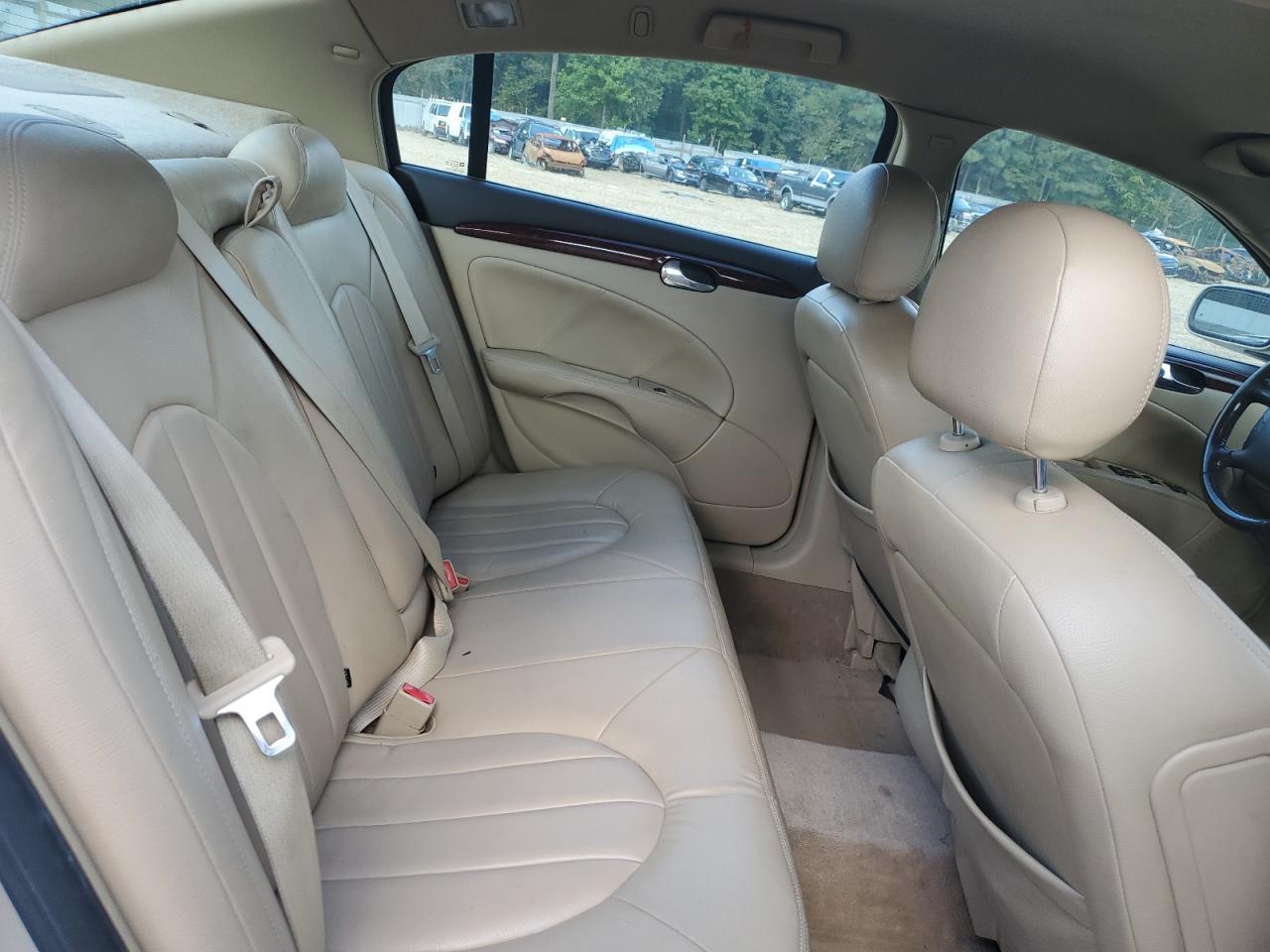 Buick Lucerne Cx Image 11