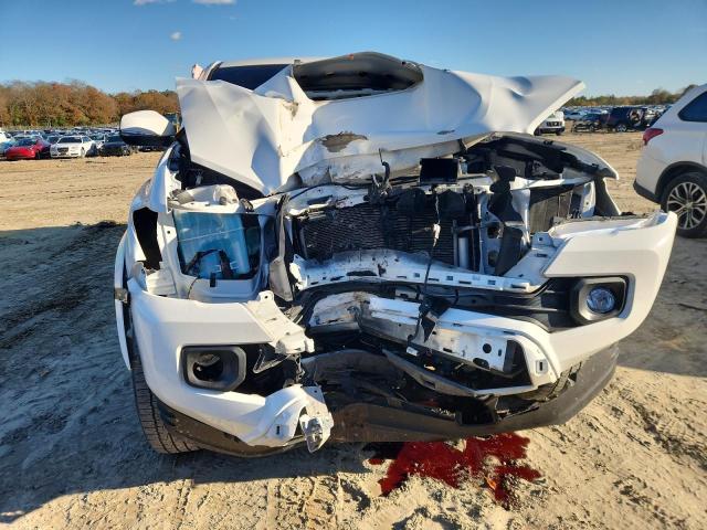 Toyota Tacoma Double Cab Image 2