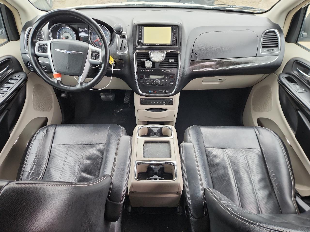 Chrysler Minivan Touring L Image 4