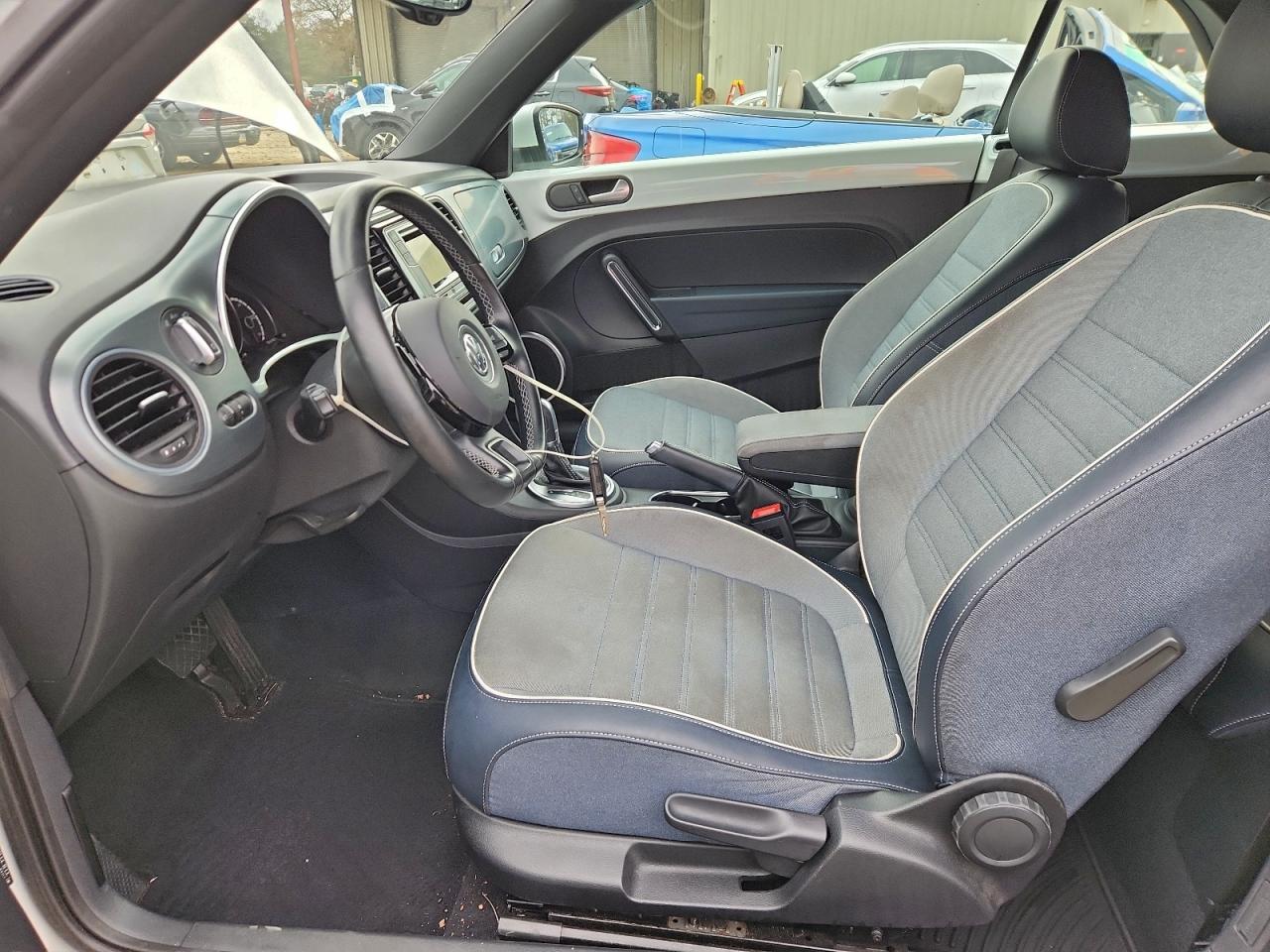 Volkswagen Beetle S/se Image 5