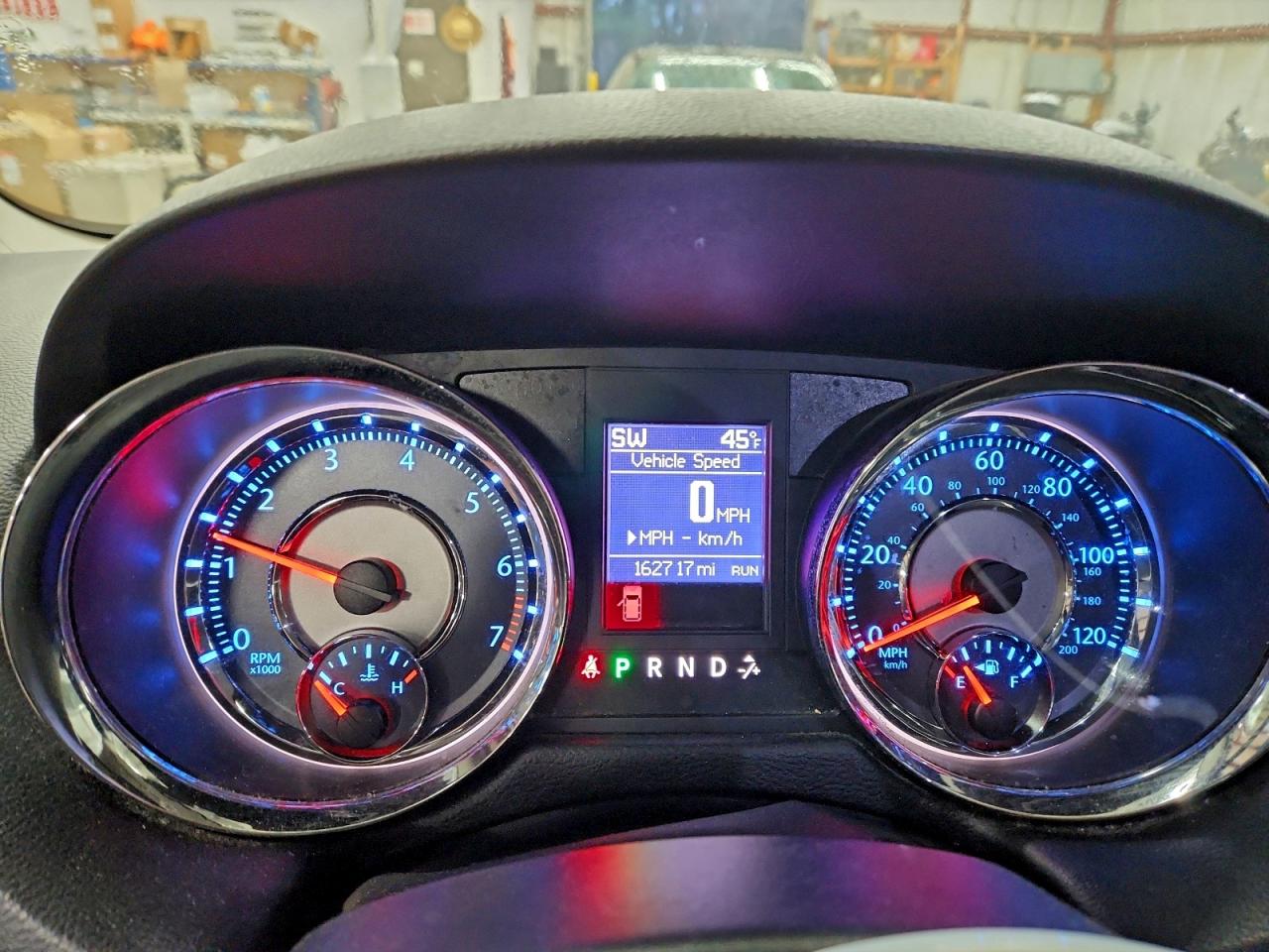 Chrysler Minivan Touring Image 7