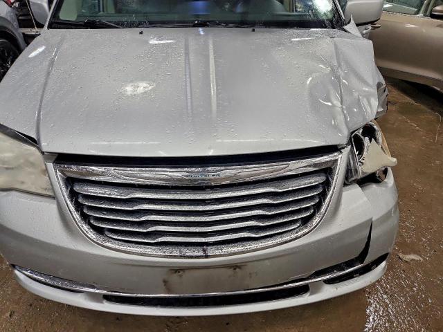 Chrysler Minivan Touring Image 12