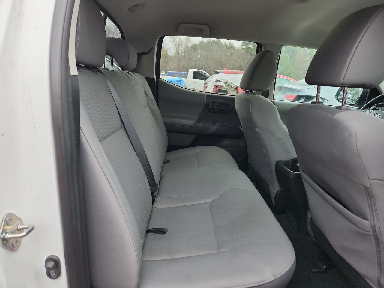 Toyota Tacoma Double Cab Image 6