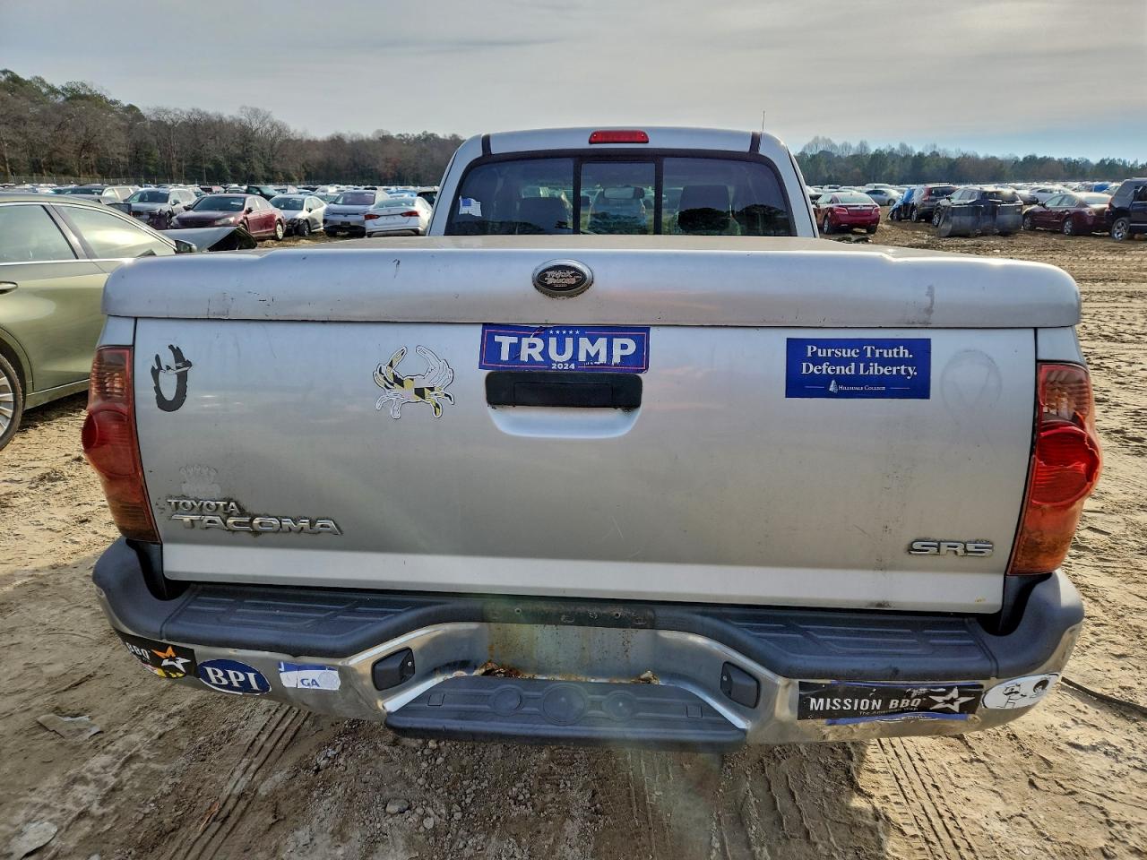 Toyota Tacoma Access Cab Image 11