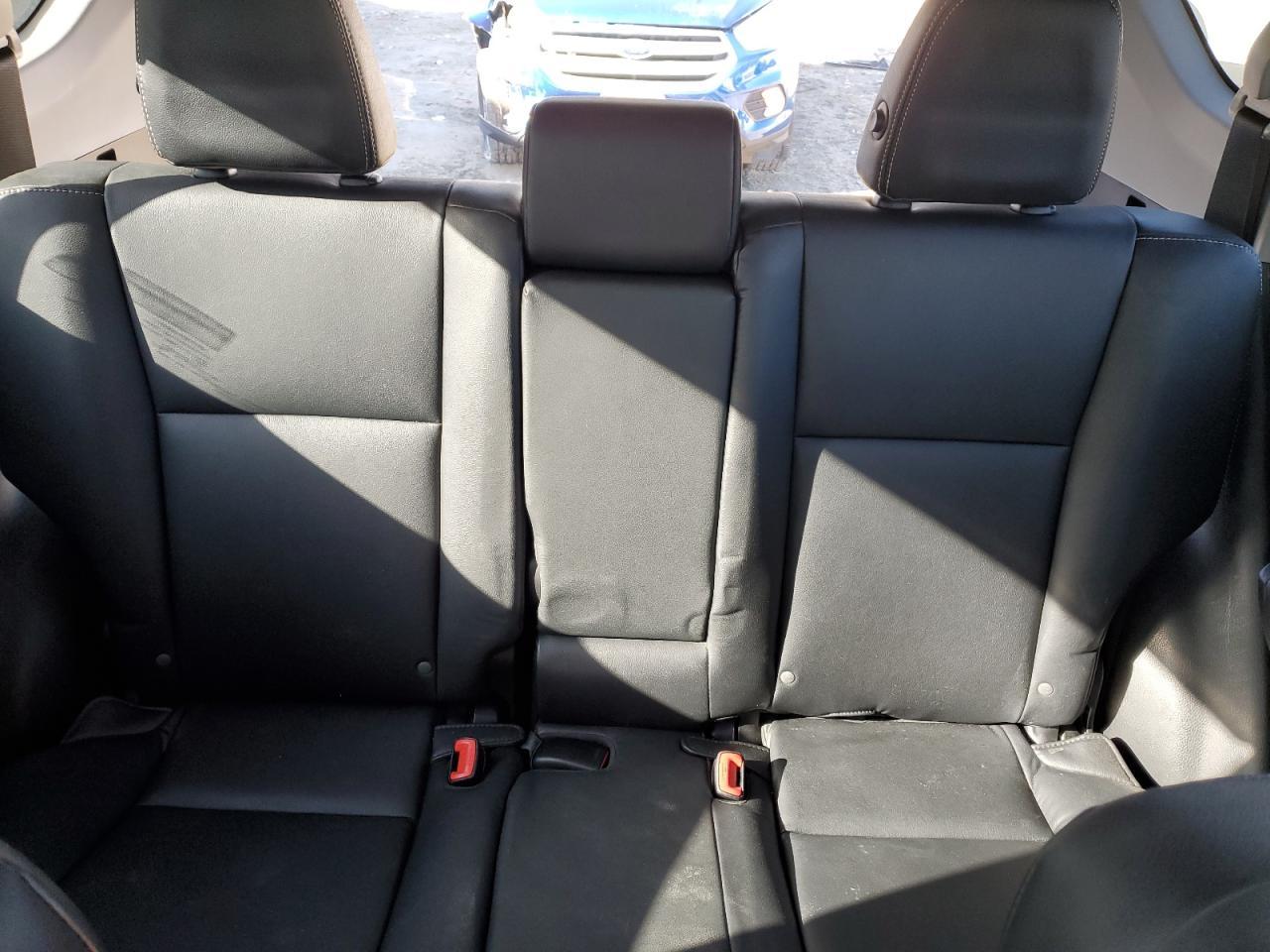 Toyota RAV4 Limited Image 9